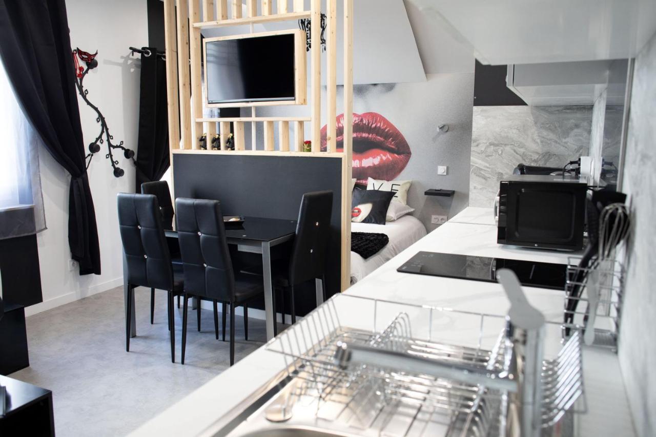 * Les Aux Etoiles * *