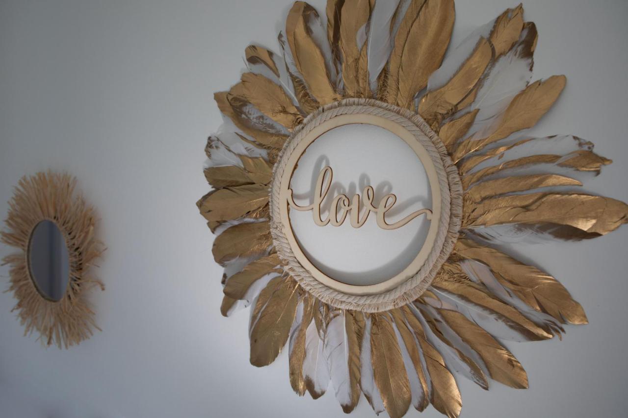 * Les Aux Etoiles * *